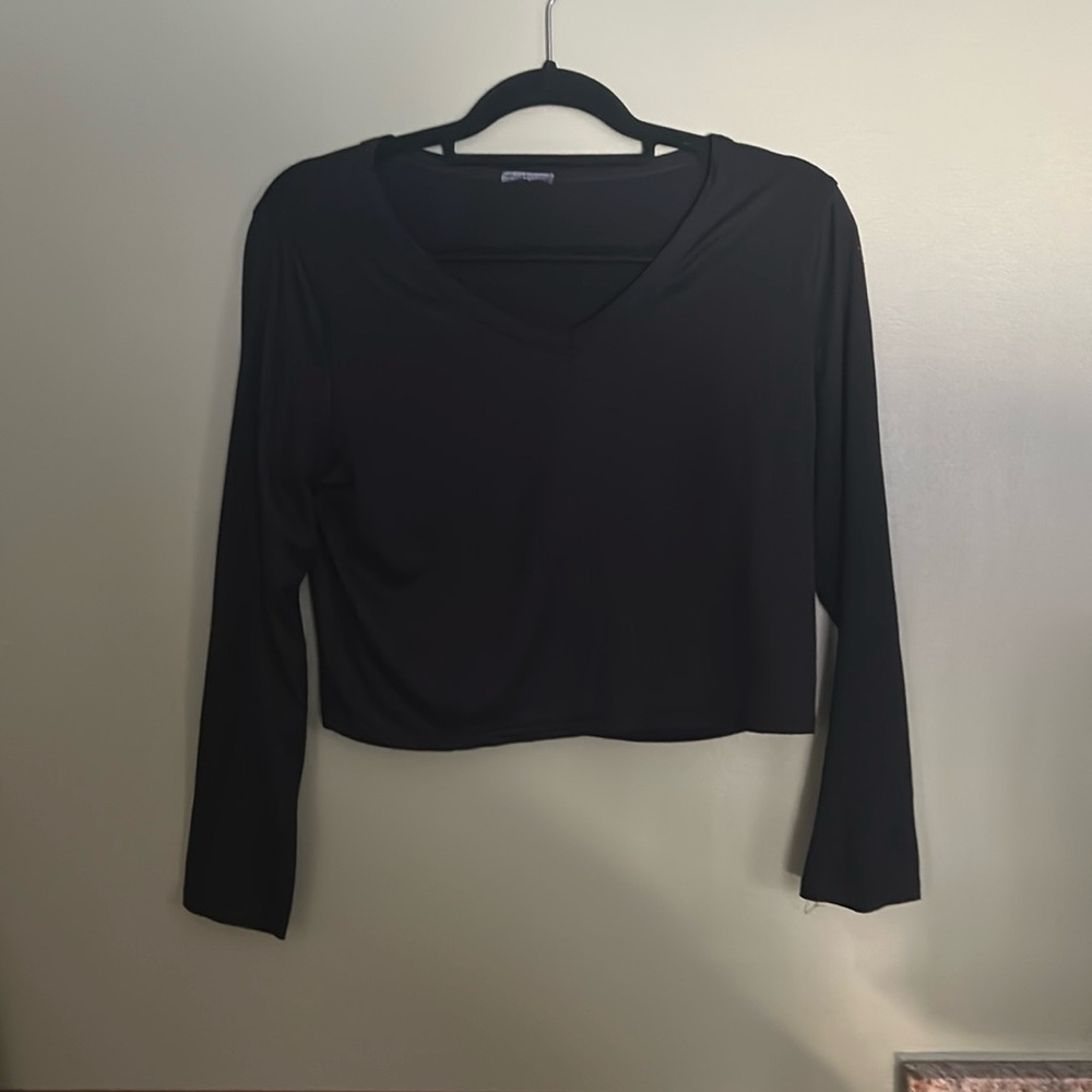 long sleeve v neck crop top